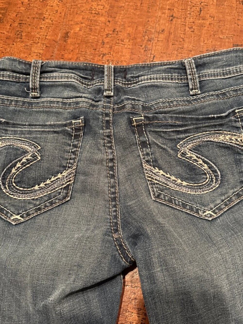 Silver Jeans Women’s 31X33 Tuesday Slim Boot Bootcut Jeans Distressed - Picture 4 of 6